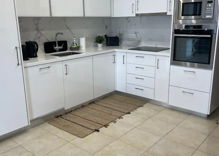 Helena By Trulycyprus * לימסול